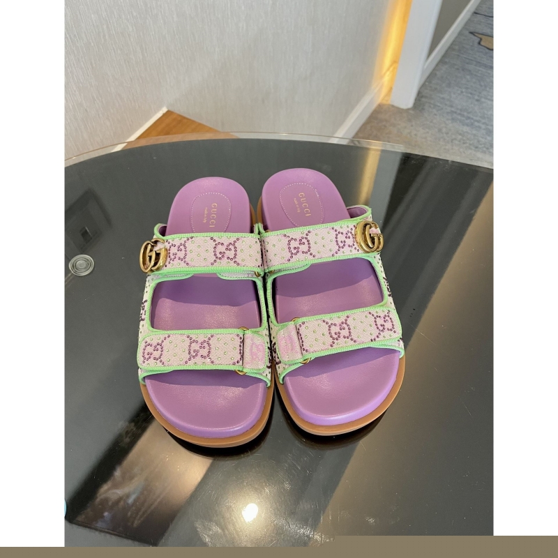 G*u*i sandals